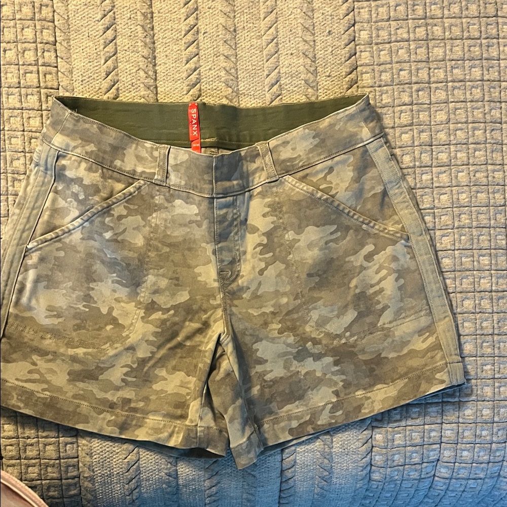 SPANX Camouflage Women's Cargo Shorts - Worn Once
